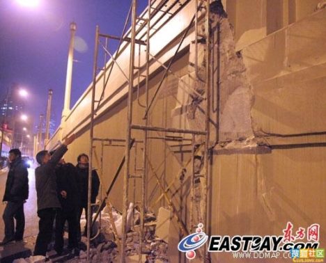 shanghai-rubbish-bridge-collapses-9
