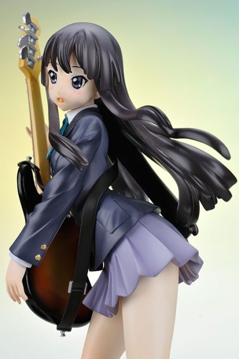 k-on-guitars-mio-akiyama-yui-hirasawa-asuza-nakano-figures-by-clayz-004