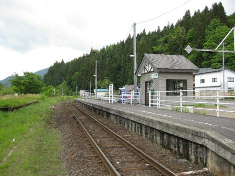 shabby-railway-stations-of-japan-010