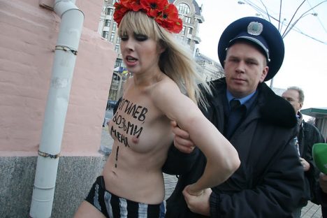 femen-protest-gallery-041