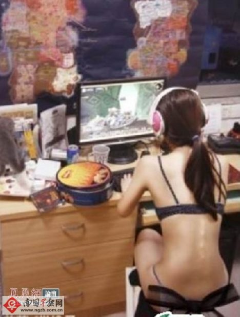 naked-chinese-gamer-girls-002