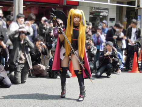 enako-nippon-bashi-street-festa-2012-otaku-cosplay-abuse-004