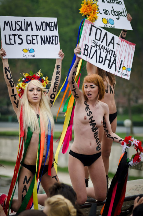 femen-guro-nude-protest-in-paris-and-istanbul-008