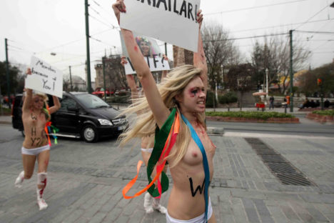 femen-guro-nude-protest-in-paris-and-istanbul-029