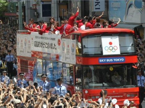 2012-olympic-victory-parades-seoul-vs-tokyo-008
