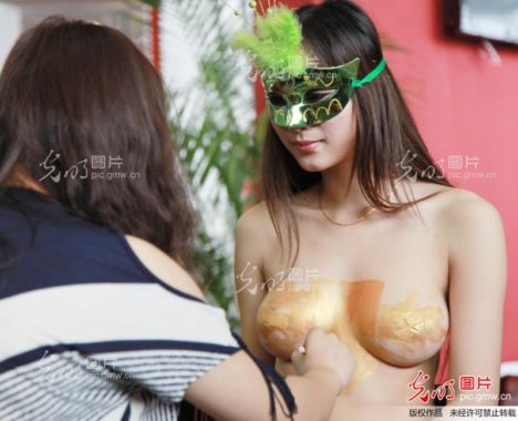 topless-diaoyu-claimant-nationalist-bodypainting-017