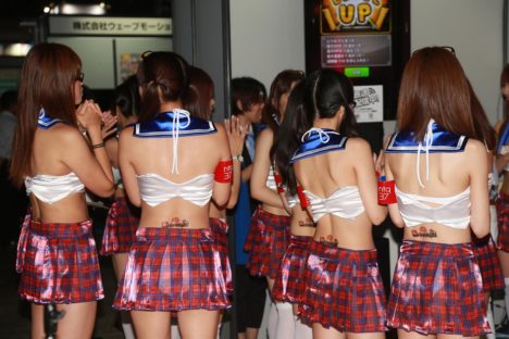 tokyo-game-show-2013-sexy-companions-and-booth-babes-27