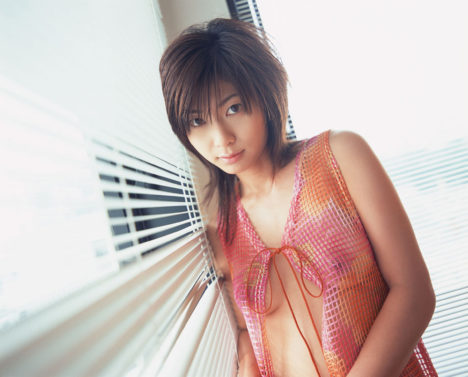 sukesuke-wet-see-through-transparent-clothing-idol-022
