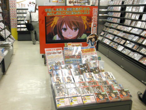 haruhi-endless-eight-dvd-store-display-2