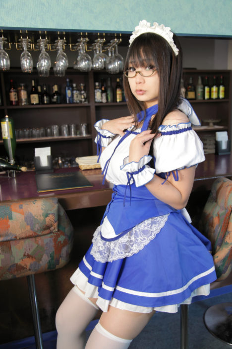 nama-choco-sexy-waitress-cosplay-042