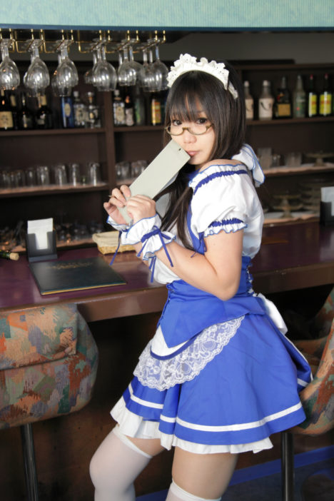 nama-choco-sexy-waitress-cosplay-045
