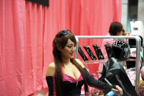 tokyo-motorcycle-show-2010-sexy-companions-017