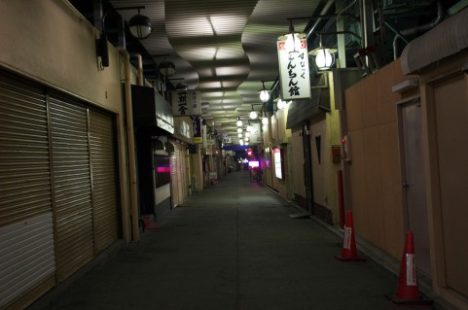 shuttered-streets-of-japan-009