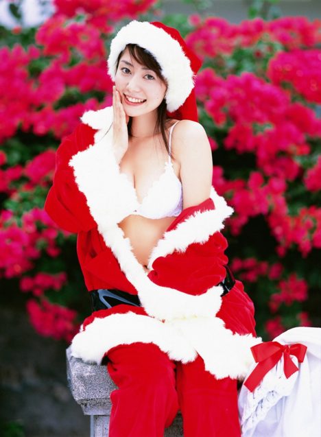 momoko-tani-sexy-santa-02