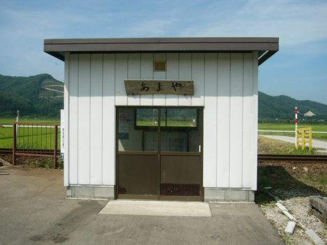 shabby-railway-stations-of-japan-020