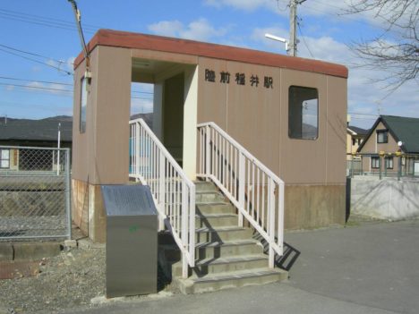 shabby-railway-stations-of-japan-065