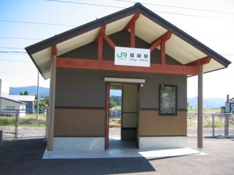 shabby-railway-stations-of-japan-105