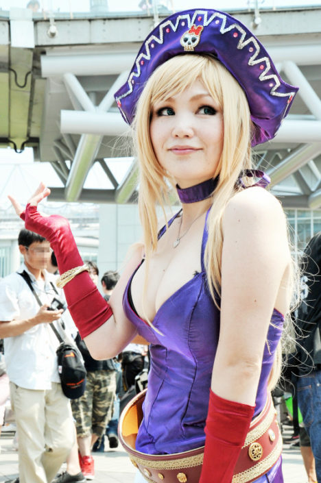 comiket-80-day-1-hot-cosplay-064