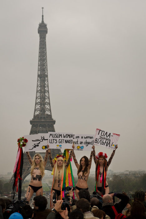 femen-guro-nude-protest-in-paris-and-istanbul-002