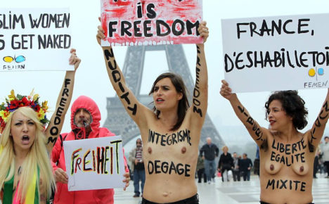 femen-guro-nude-protest-in-paris-and-istanbul-012