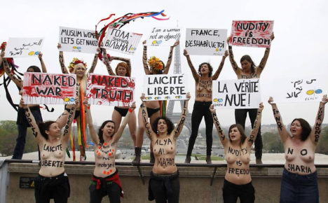 femen-guro-nude-protest-in-paris-and-istanbul-014
