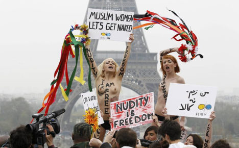 femen-guro-nude-protest-in-paris-and-istanbul-016