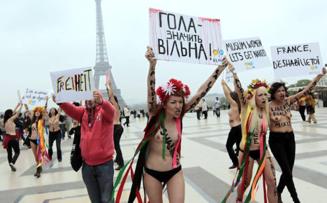 femen-guro-nude-protest-in-paris-and-istanbul-017