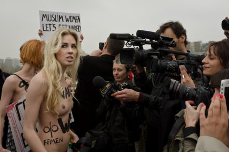femen-guro-nude-protest-in-paris-and-istanbul-021