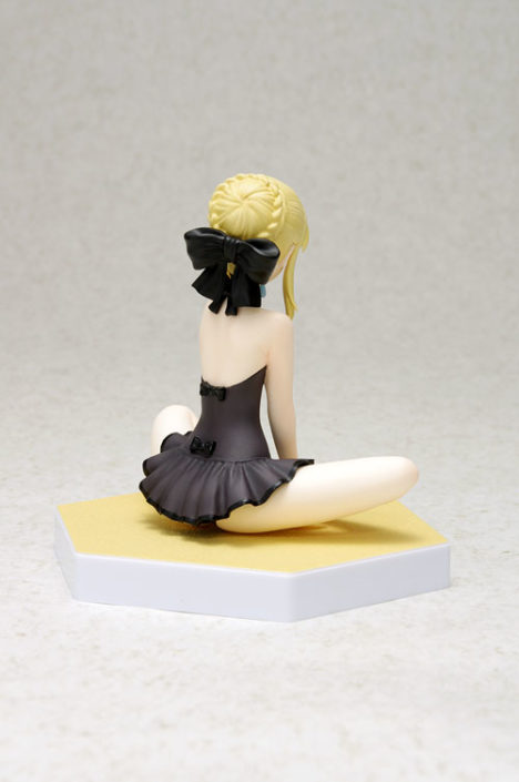 fate-hollow-ataraxia-saber-alter-beach-queens-figure-by-wave-corporation-004