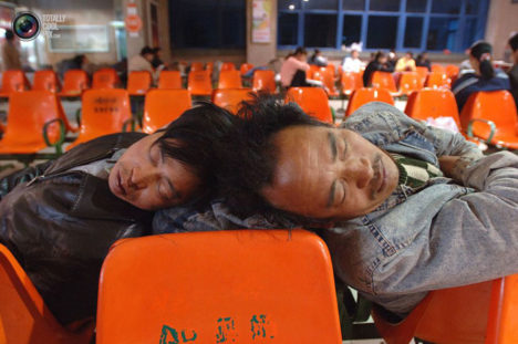 sleeping-chinese-people-016