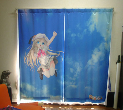 ita-curtains-in-otaku-rooms-048