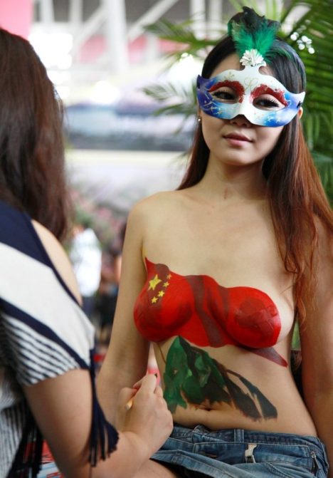 topless-diaoyu-claimant-nationalist-bodypainting-004