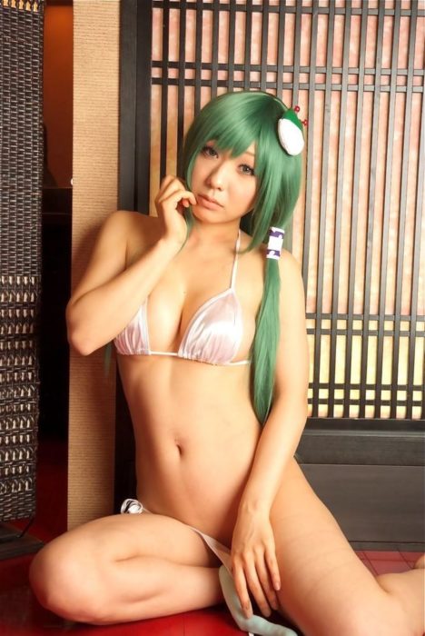 touhou-kochiya-sanae-bikini-cosplay-by-hanamura-misaki-065
