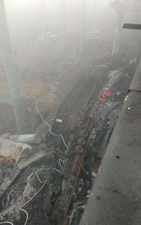 henan-highway-collapsed-by-exploding-truck-012