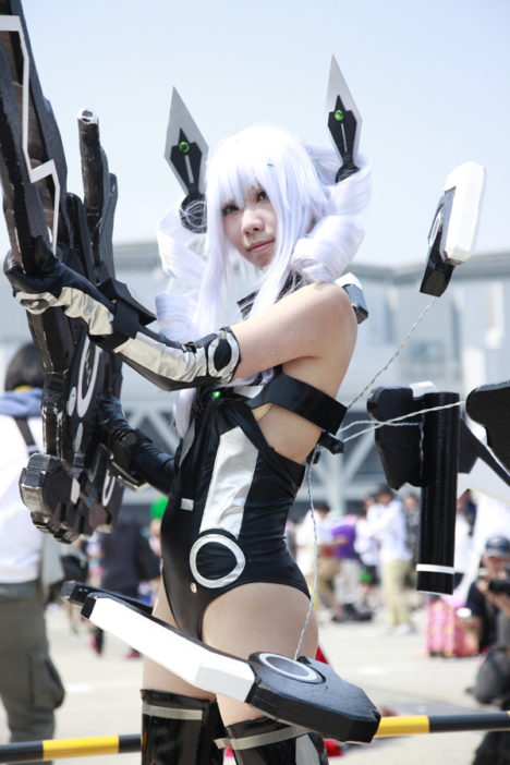 c84-day-1-cosplay-very-hot-indeed-6