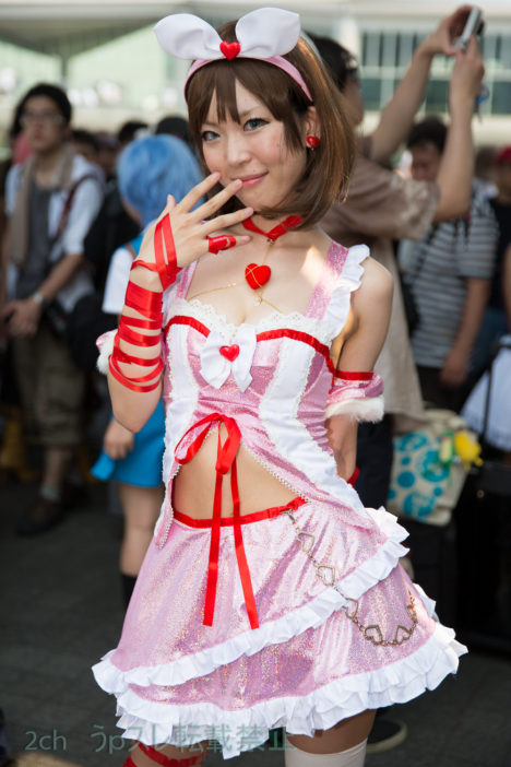 c84-day-1-cosplay-very-hot-indeed-74