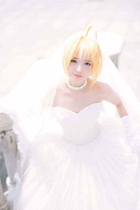 Saber-WeddingDress-Cosplay-by-Tomia-14