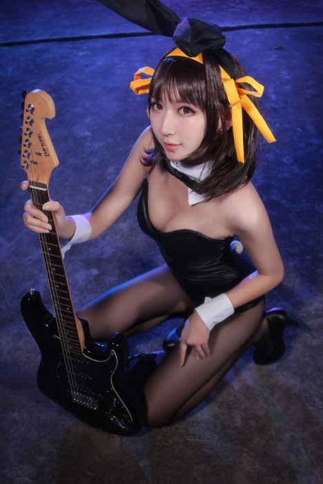 Haruhi-Bunnygirl-Cosplay-Oppai-5