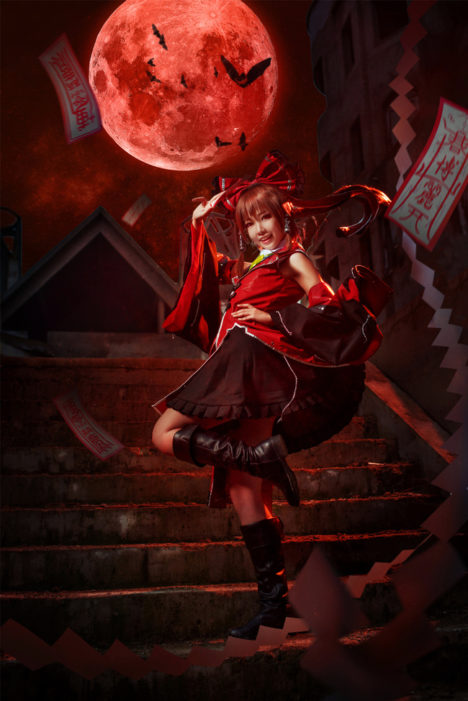 HakureiReimu-Bloody-Moon-Cosplay-8