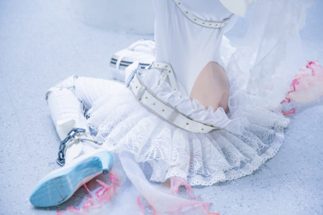 Pure-White-Saber-Bride-Cosplay-23