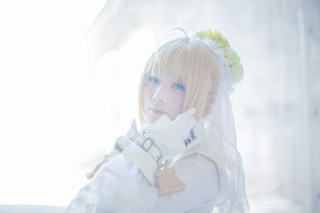 Pure-White-Saber-Bride-Cosplay-52