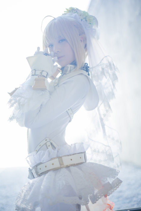 Pure-White-Saber-Bride-Cosplay-64