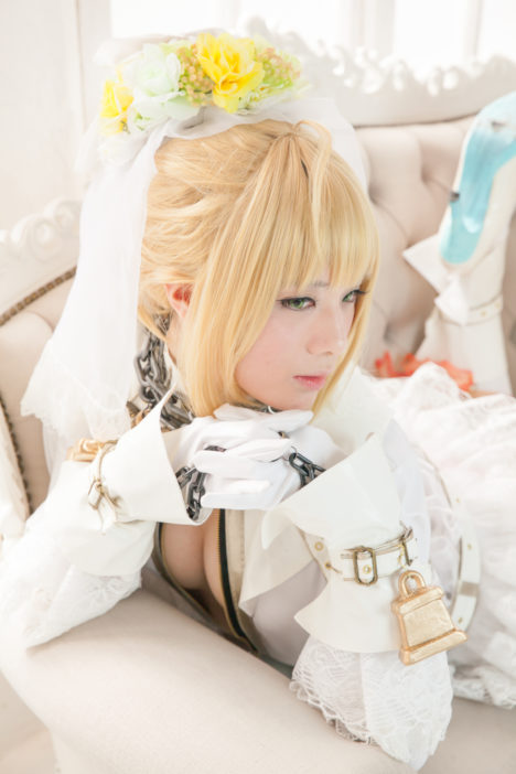 Pure-White-Saber-Bride-Cosplay-79