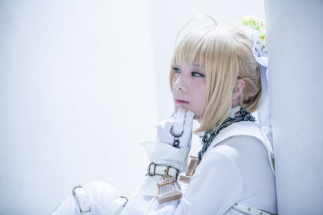 Pure-White-Saber-Bride-Cosplay-8