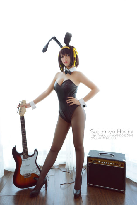 Haruhi-BunnyGirl-Guitar-Cosplay-15