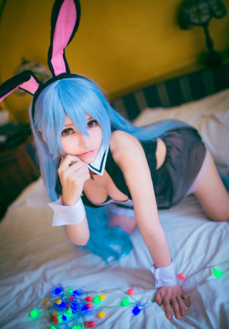 HatsuneMiku-BunnyGirl-Cosplay-1