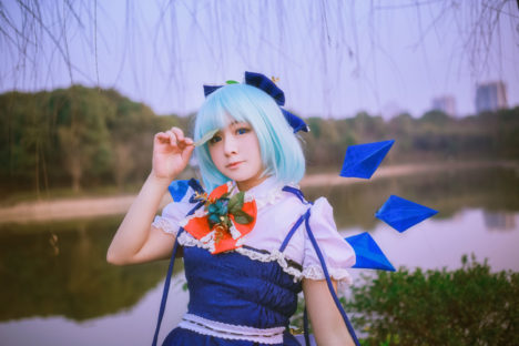 Cute-Outdoors-Cirno-Cosplay-6