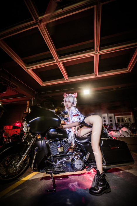 FujiwaranoMokou-Motorcycles-Cosplay-2