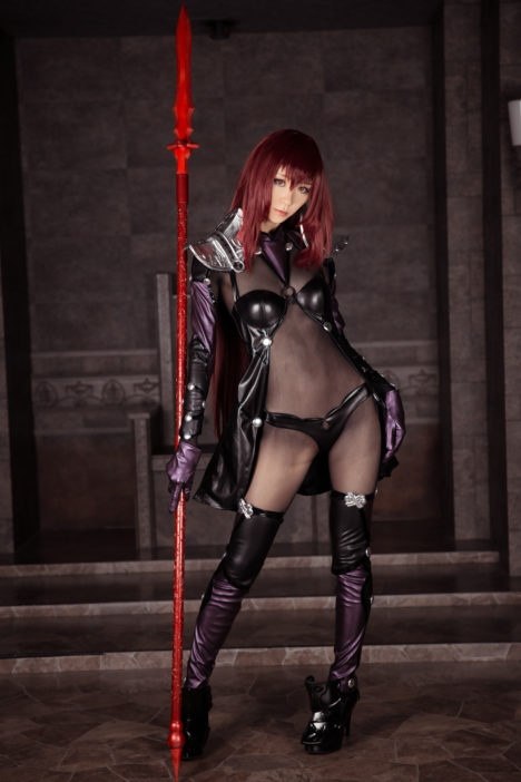 Slim-Supple-Sexy-Scathach-Cosplay-3
