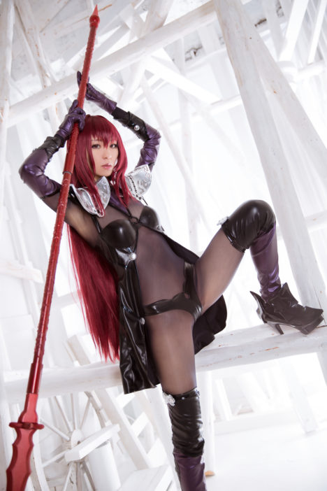 Slim-Supple-Sexy-Scathach-Cosplay-47